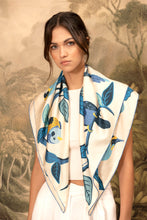 Cargar imagen en el visor de la galería, Pañoleta Celestina Blanca y Azul 90x90