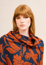 Cargar imagen en el visor de la galería, Chal Amanecer Azul y Terracota