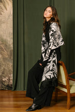 Cargar imagen en el visor de la galería, Chal Passiflora Negro