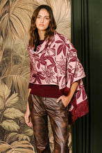 Cargar imagen en el visor de la galería, Chal Passiflora Vino