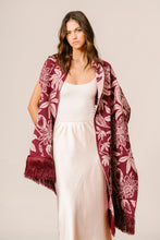 Cargar imagen en el visor de la galería, Chal Passiflora Vino