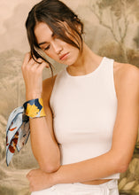 Cargar imagen en el visor de la galería, Pañoleta Jardín de Orquídeas Azul 55X55