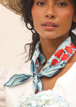 Cargar imagen en el visor de la galería, Pañoleta Eria Celeste 55x55