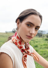 Cargar imagen en el visor de la galería, Pañoleta Eria Rosada 55x55