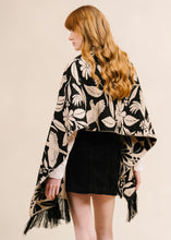 Cargar imagen en el visor de la galería, Chal Amanecer Negro
