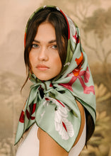 Cargar imagen en el visor de la galería, Pañoleta Jardín de Orquídeas Verde 90x90
